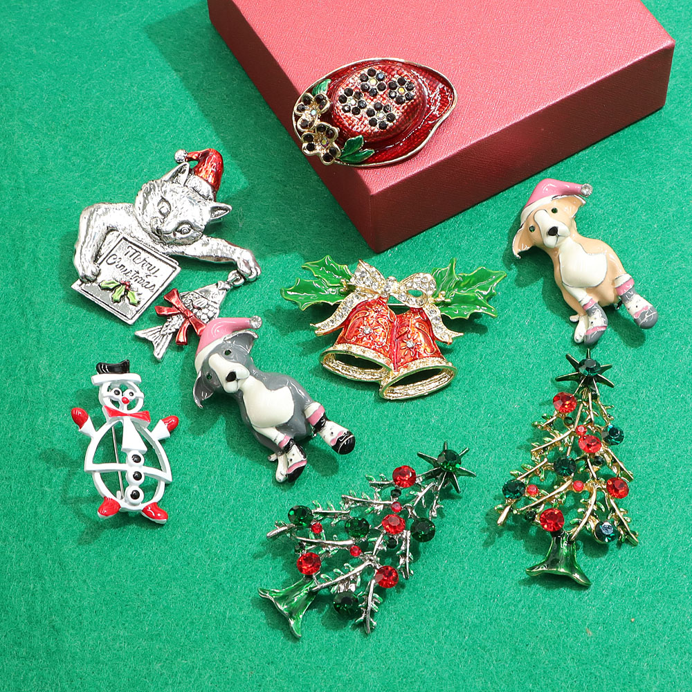 Embroidery Australia - CINDY XIANG-Broche arbre bonhomme de neige