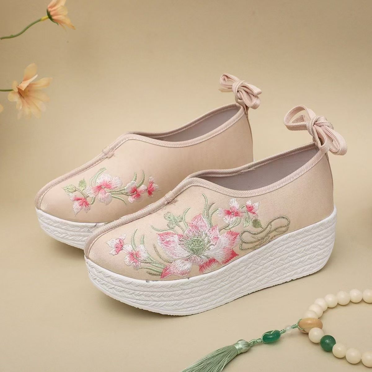Chaussures compensées brodées  - Embroidery Style avis et prix