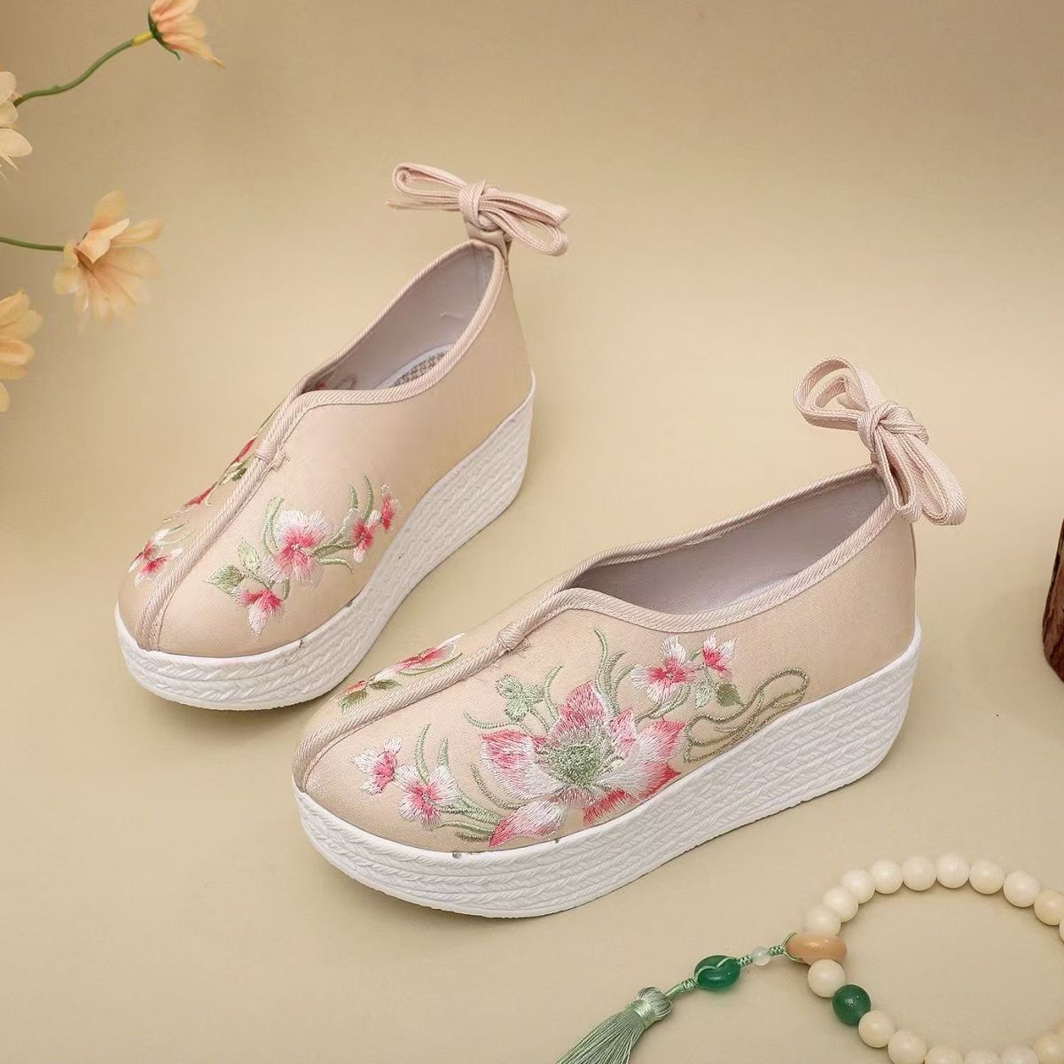 Chaussures compensées brodées  - Embroidery Style avis et prix