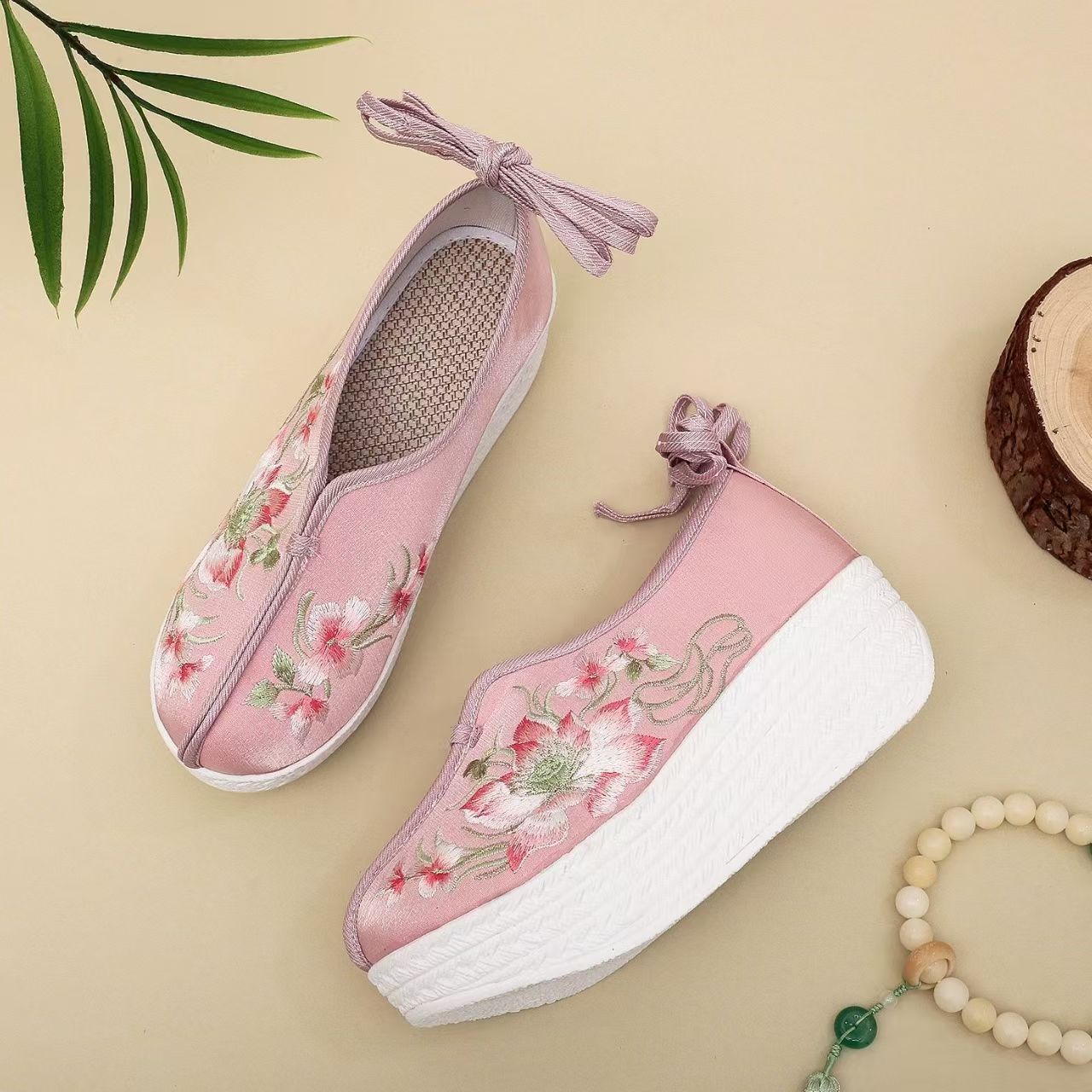 Chaussures compensées brodées  - Embroidery Style avis et prix