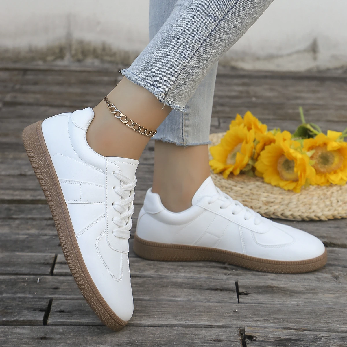 Chaussures de sport blanches d - Embroidery White avis et prix